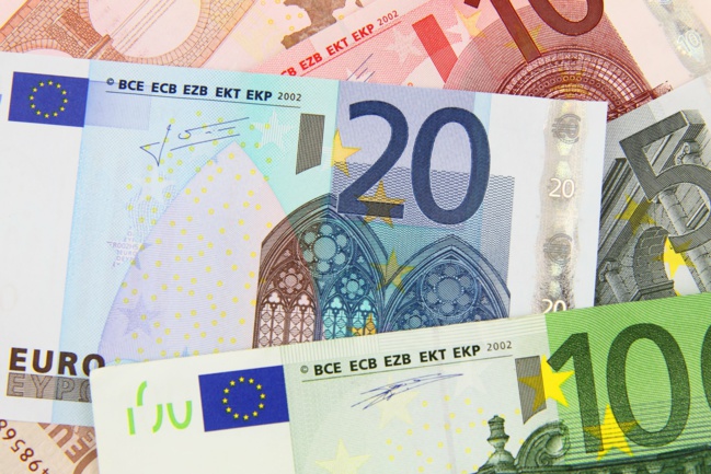 Toujours plombées par les coûts, les banques françaises affichent une légère croissance