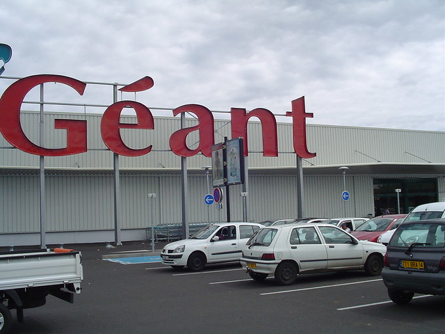 Un hypermarché Géant Casino ouvert le dimanche sans caissiers
