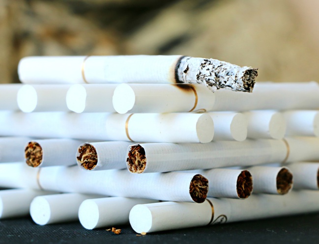 La fiscalité « hors norme » des carburants et du tabac pointée dans une étude