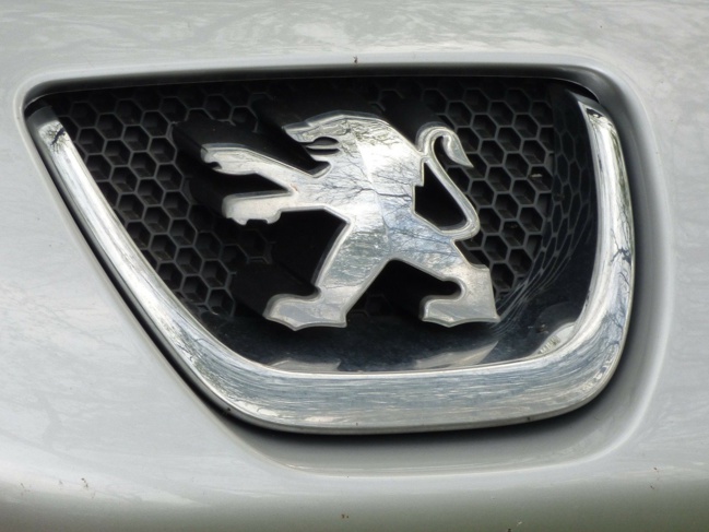 Automobile : PSA et Fiat Chrysler officialisent leur futur fusion