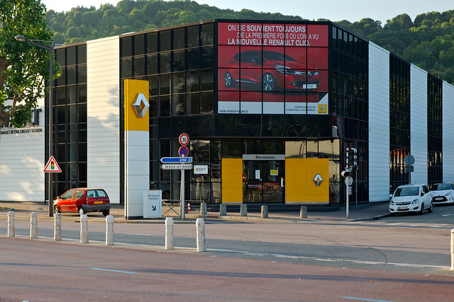 Renault, avec PSA, fait partie des constructeurs qui tirent leur épingle du jeu sur l'ensemble de l'année 2013 avec une hausse de ses ventes de 0,8 %.