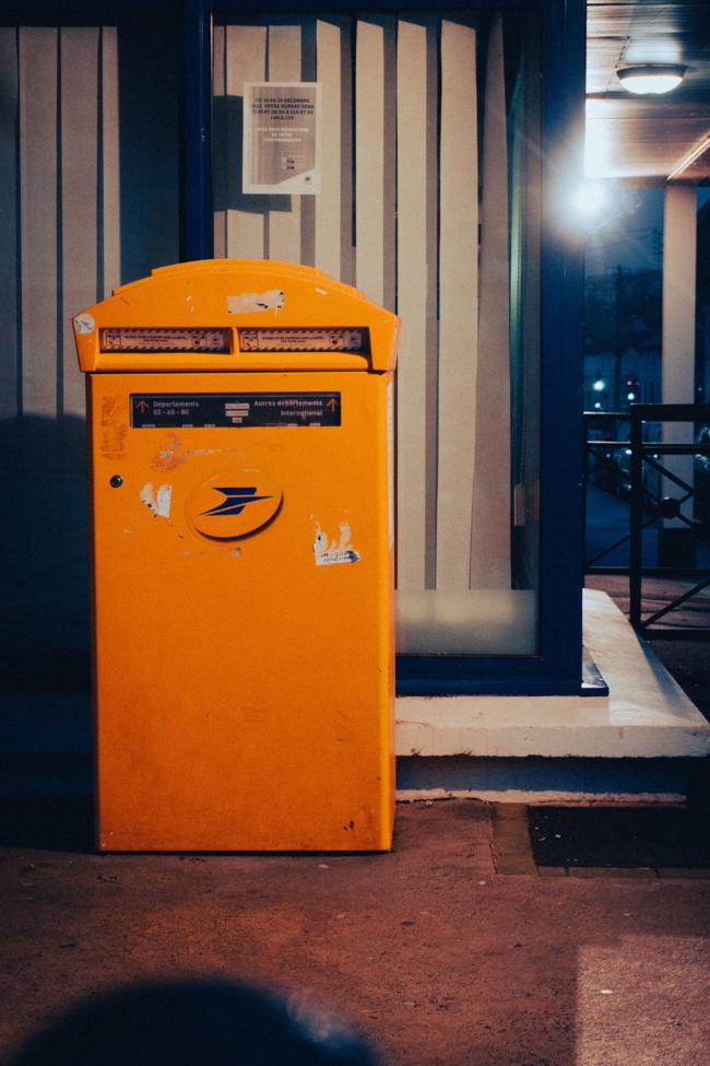 La Poste : le timbre rouge remplacé par une Lettre prioritaire en ligne en 2023