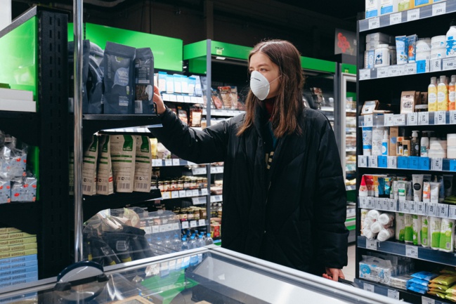 Emballages « pleins de vide » : FoodWatch et Zero Waste France épinglent cinq marques