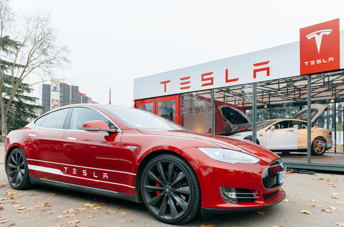 ​Tesla mise sur le marché du moyen de gamme