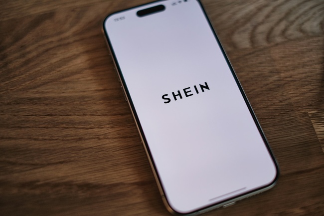Fast-fashion : la Chine exige que la France abandonne son malus visant Shein et Temu Fast-fashion : la Chine exige que la France abandonne son malus visant Shein et Temu