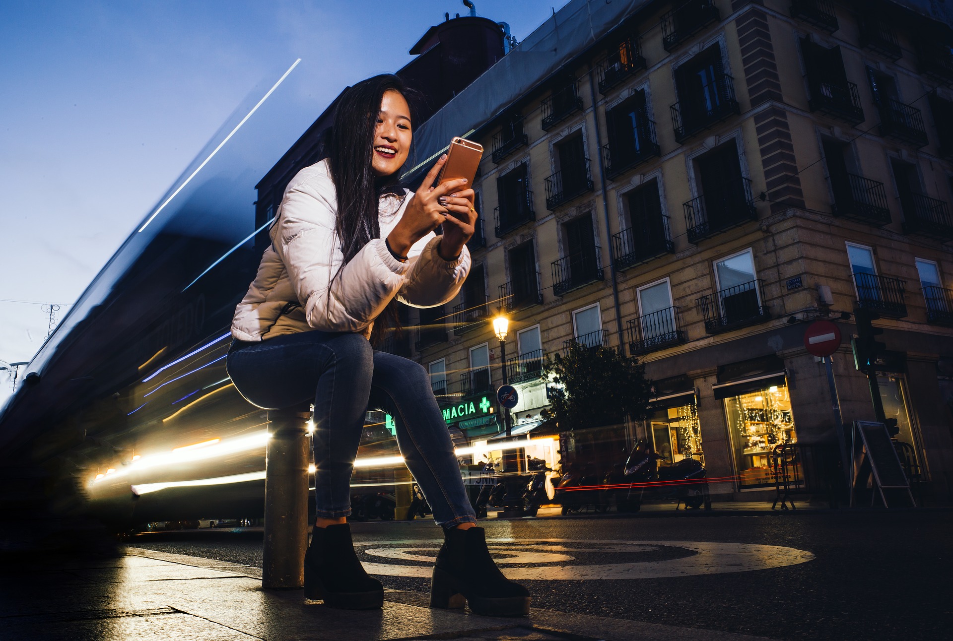 En 2017, les Français ont dépensé plus de 80 milliards d'euros sur Internet En 2017, les Français ont dépensé plus de 80 milliards d'euros sur Internet