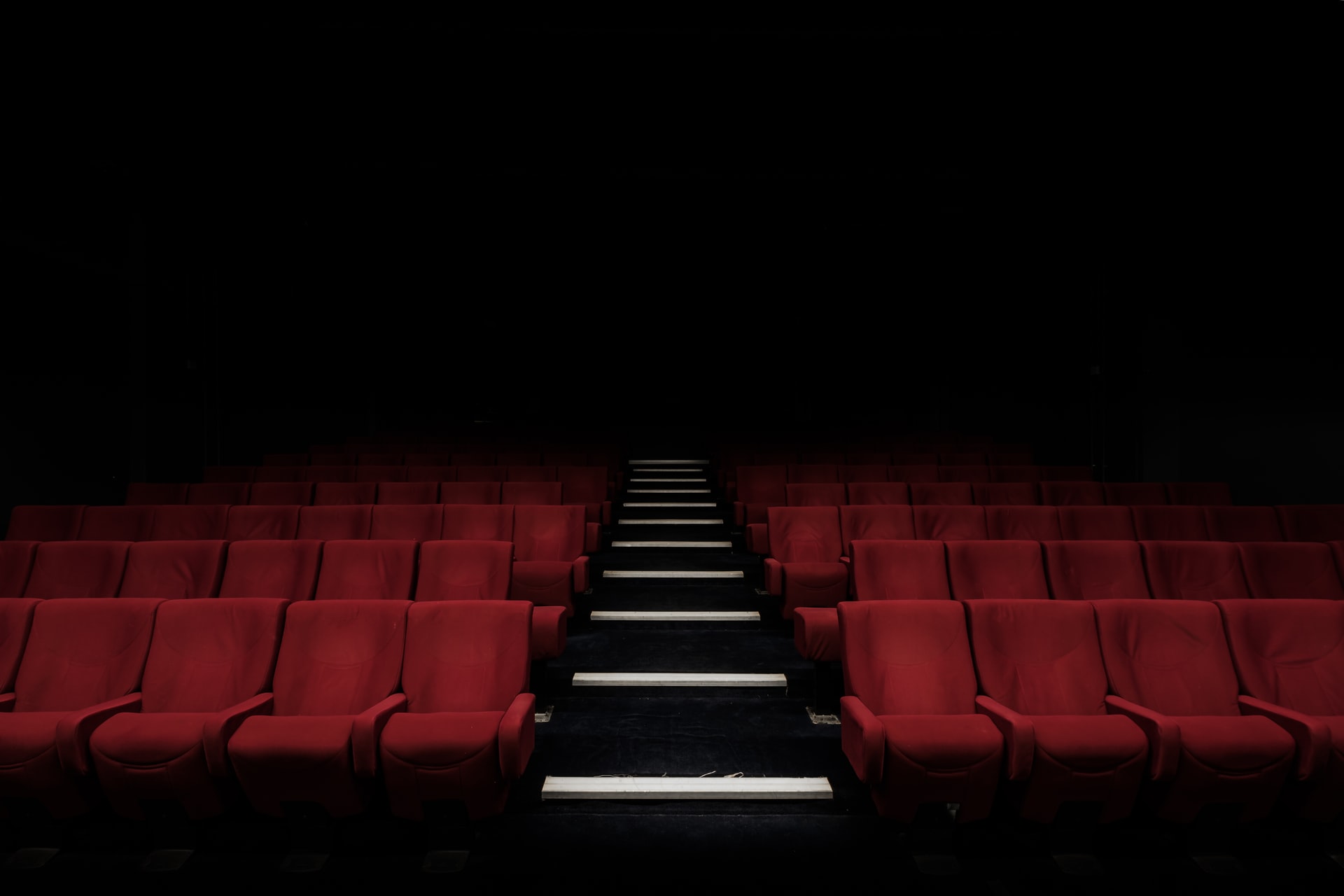 Théâtres et cinémas : le Conseil d’État valide le maintien de la fermeture