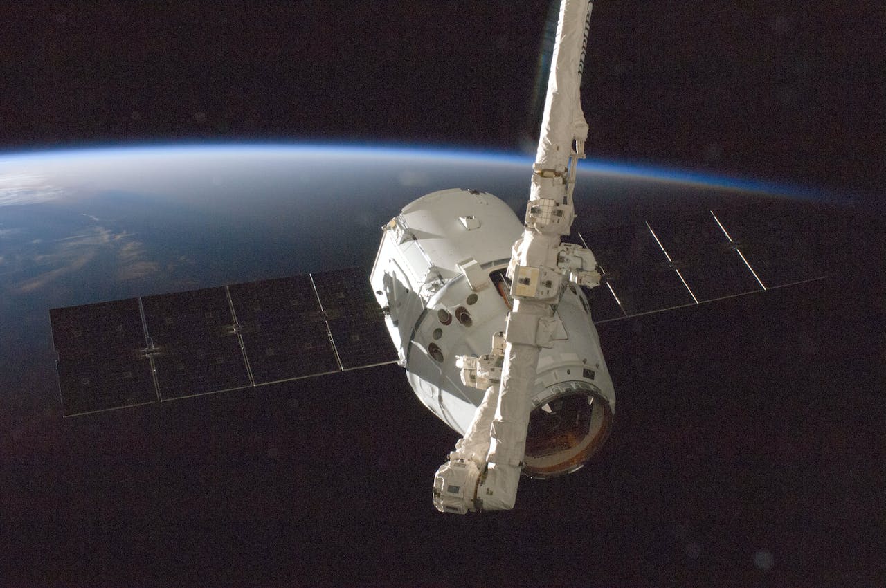 Internet par satellite : Orange défie Starlink avec une nouvelle offre