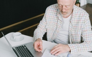 Pauvreté : le système de retraite limite la précarité après 60 ans